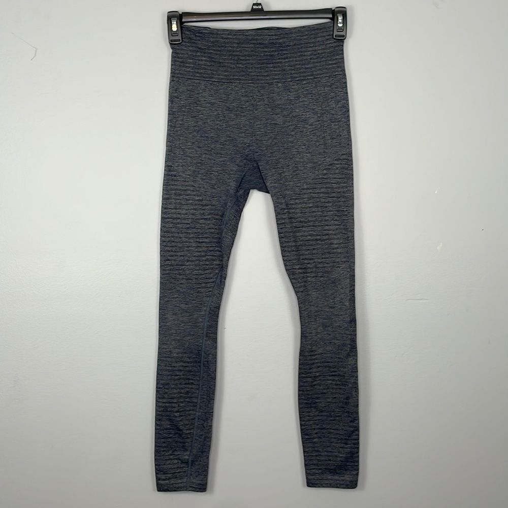 Athleta Seamless Training Compression Tights. Dark Grey. Size Medium.